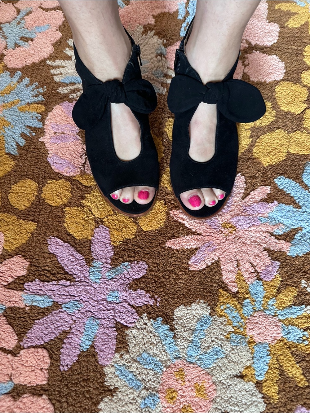 Bernardo Suede Bow Peep Toe Heels 8M Black Wooden Heel Sandals - Picture 9 of 10